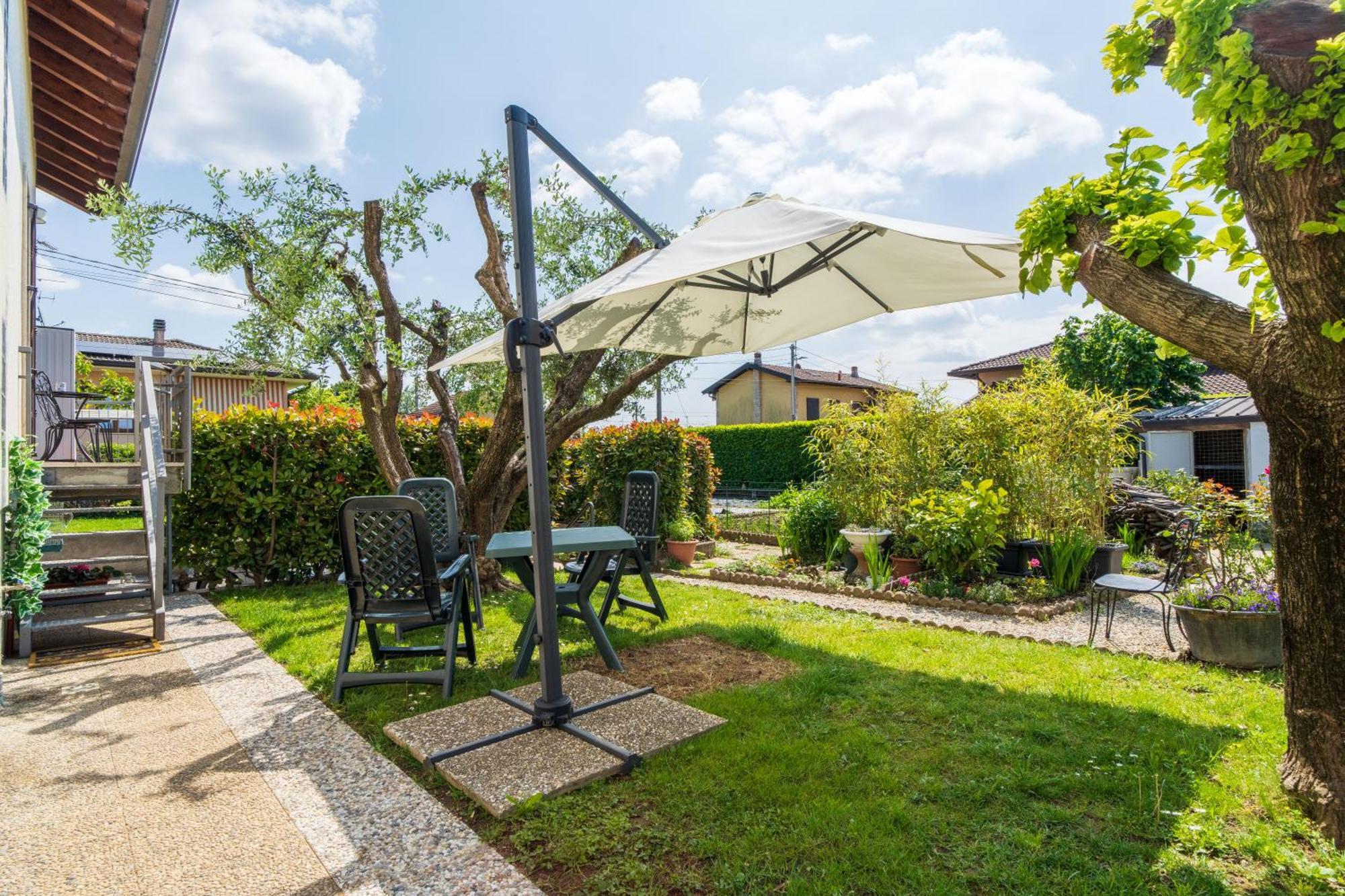 Le Rose Apartment Venegono Superiore Exterior foto